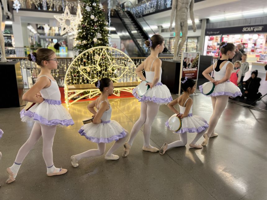 Rozsvěcení stromečku v OC Lužiny 24.11.2025